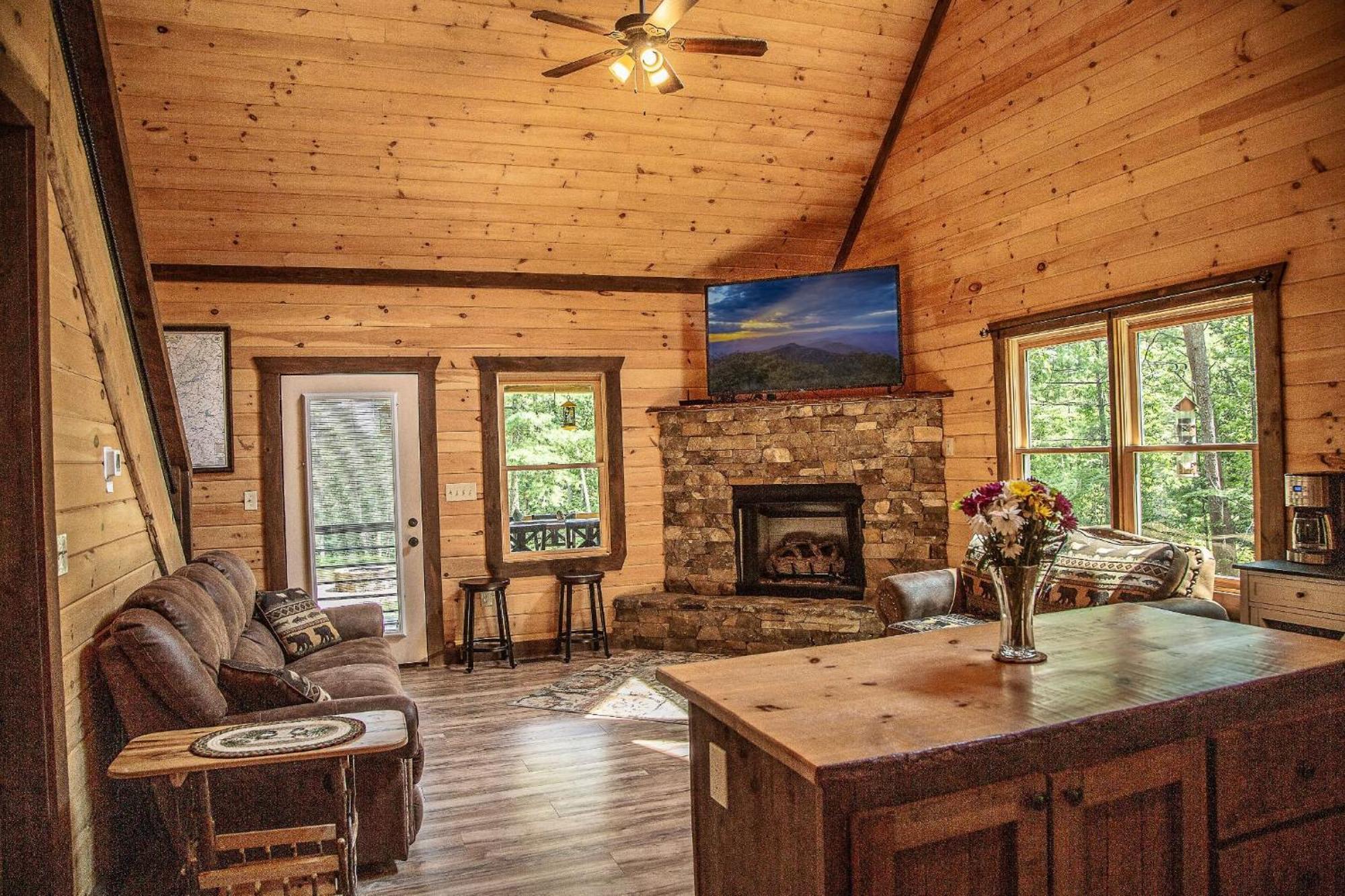 Adore The Smores Rustic Mountain Charm Outdoor Spaces And A Cozy Hot Tub Blue Ridge