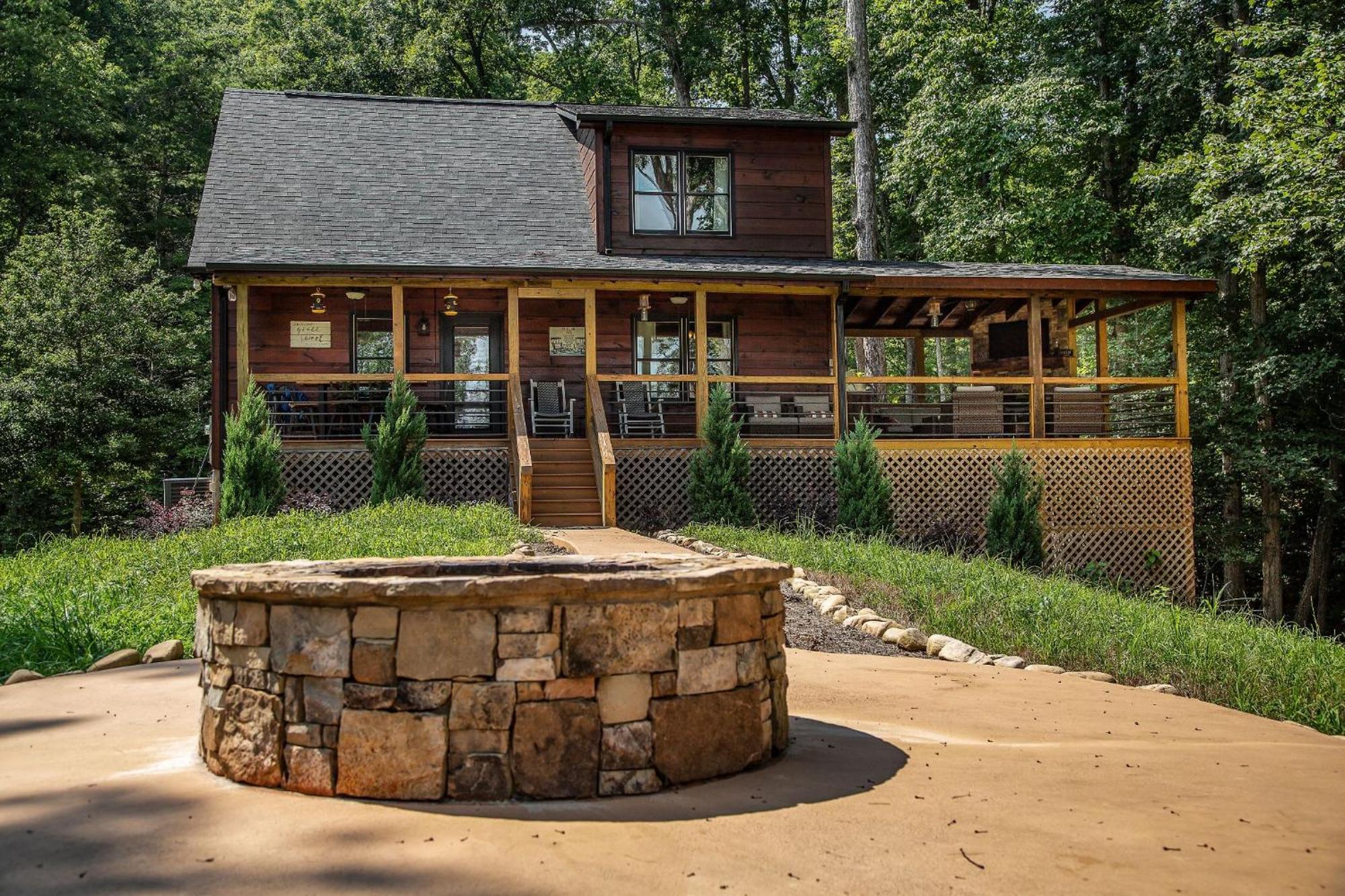 Villa Adore The Smores Rustic Mountain Charm Outdoor Spaces And A Cozy Hot Tub *