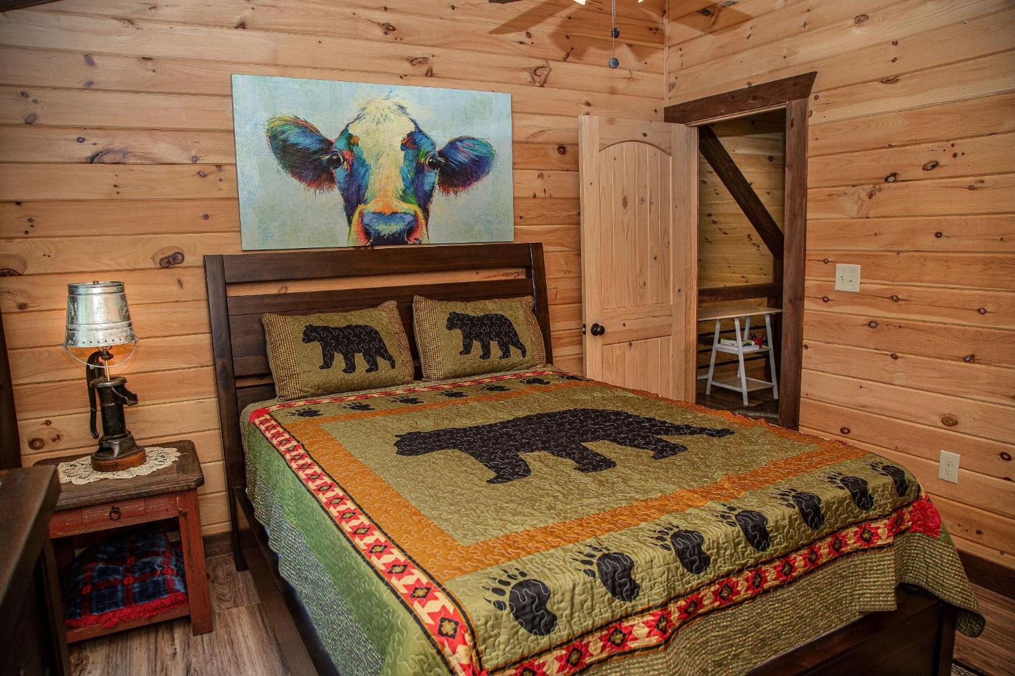 Villa Adore The Smores Rustic Mountain Charm Outdoor Spaces And A Cozy Hot Tub *