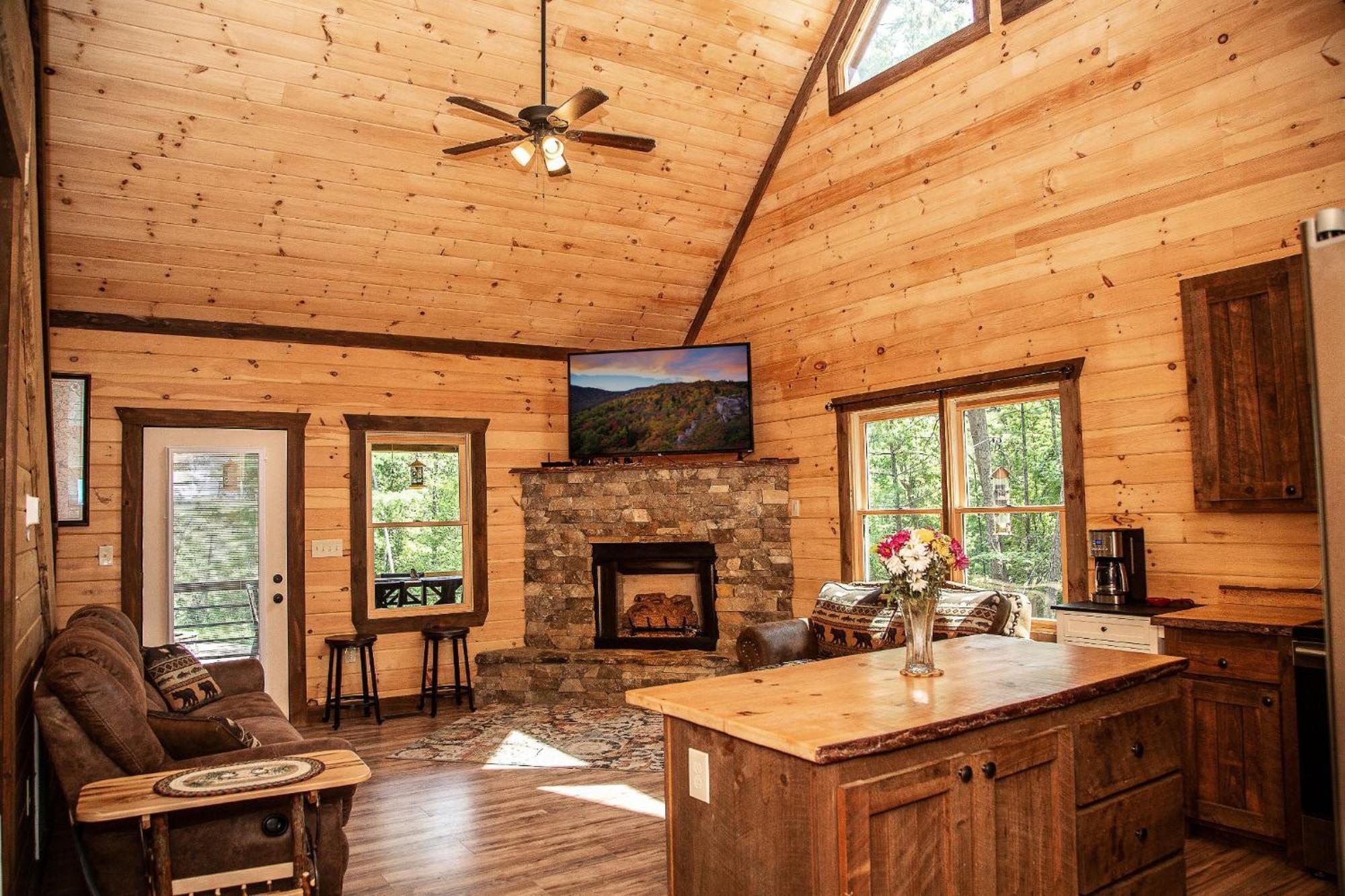 Adore The Smores Rustic Mountain Charm Outdoor Spaces And A Cozy Hot Tub * Blue Ridge