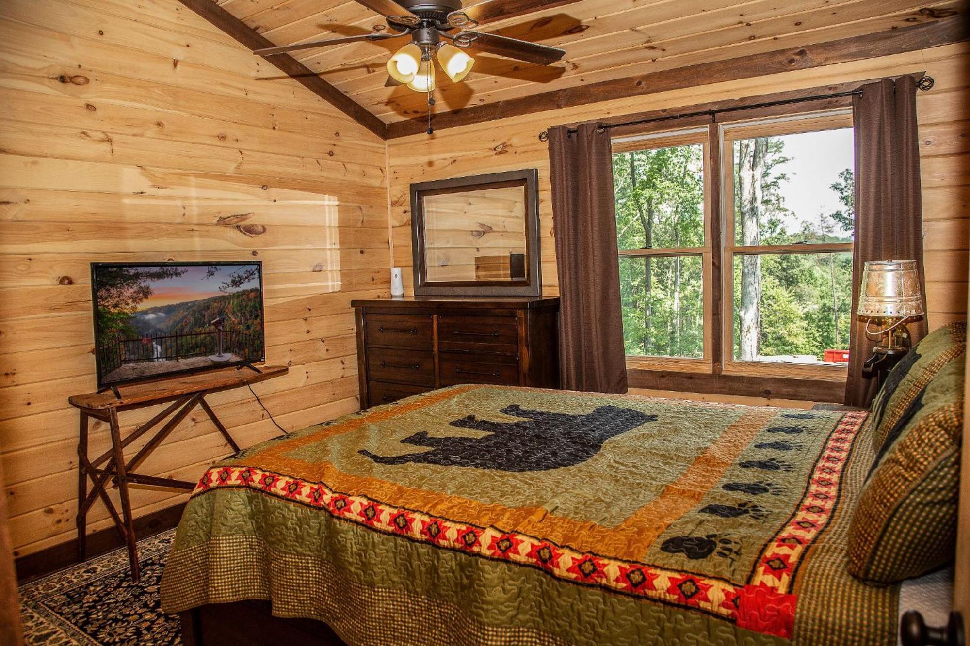 Adore The Smores Rustic Mountain Charm Outdoor Spaces And A Cozy Hot Tub Blue Ridge