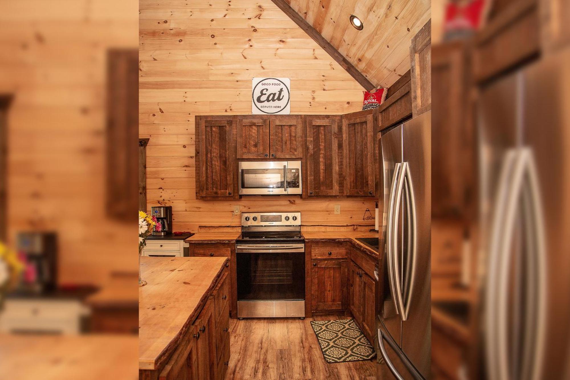 Adore The Smores Rustic Mountain Charm Outdoor Spaces And A Cozy Hot Tub * Blue Ridge
