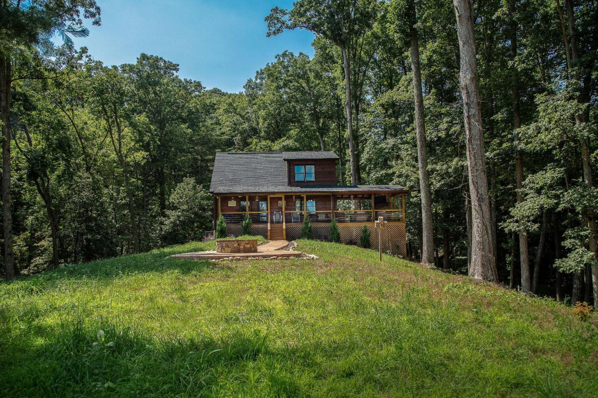 Adore The Smores Rustic Mountain Charm Outdoor Spaces And A Cozy Hot Tub Villa